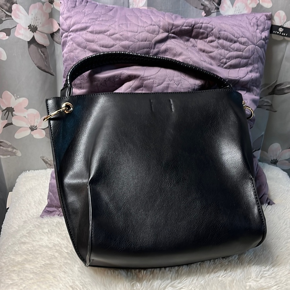 Black shoulder purse